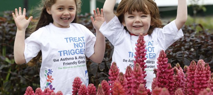 Children in allergy friendly garden