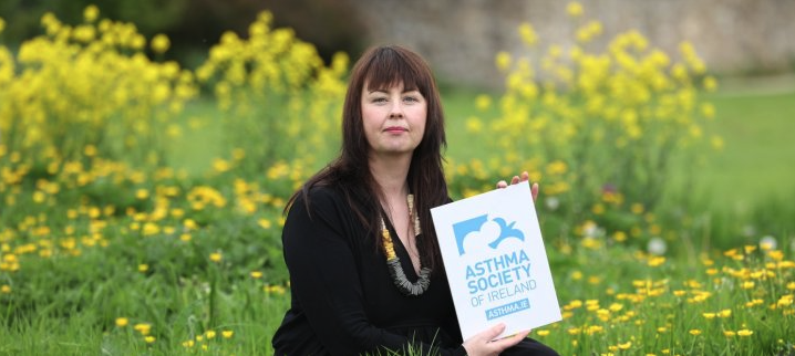 Asthma Society advises how best to manage hay fever symptoms while enjoying the outdoors this June bank holiday