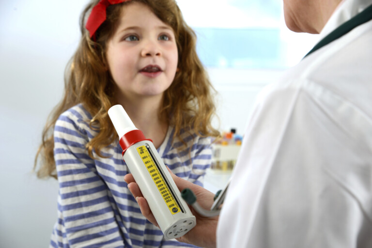 Symptoms and diagnosing asthma in children image